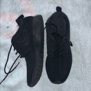 ❌SOLD❌ Nike Roshes